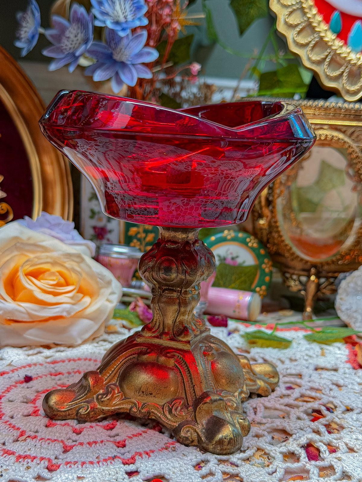 Red glass pedestal ashtray🕷️