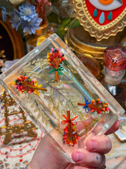 Lucite ashtray with dried flowers✨