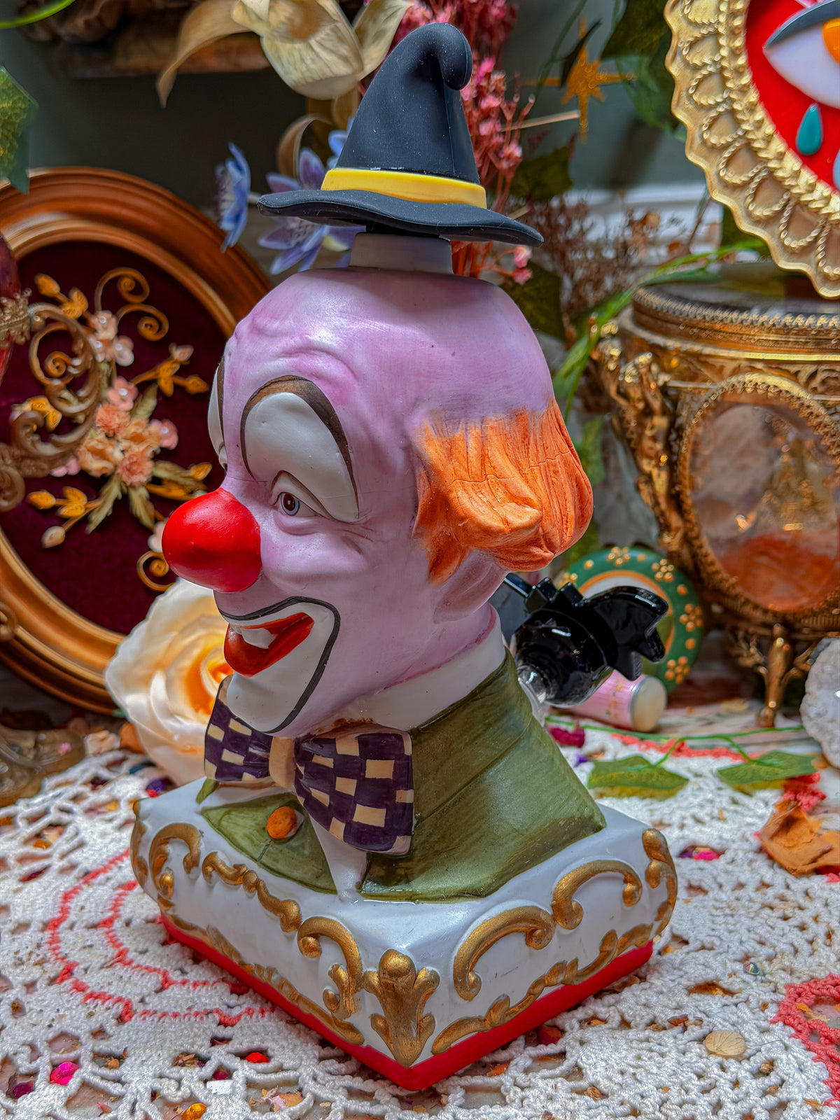 Clown bong with witch hat🕷️