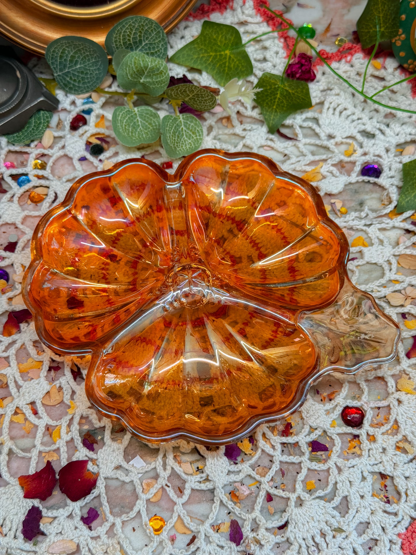 Carnival glass flower ashtray✨