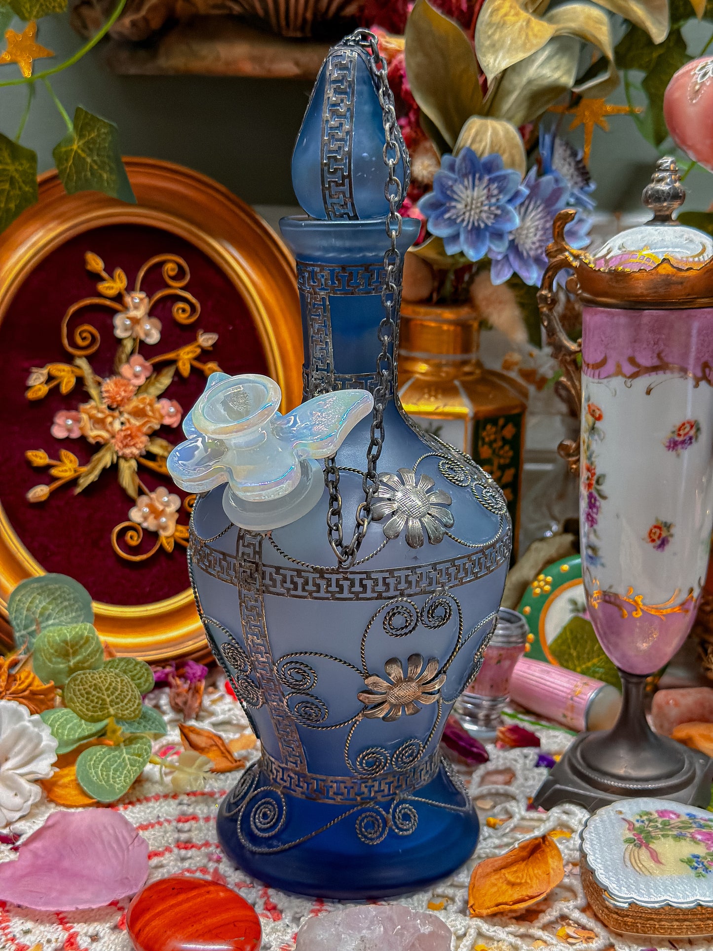 Rare Ornate wired satin glass✨