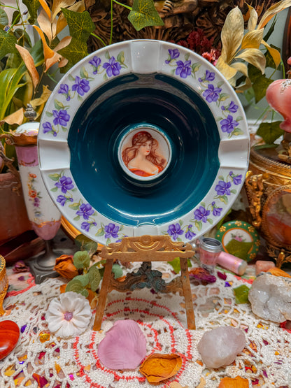 Austrian floral and lady ashtray✨