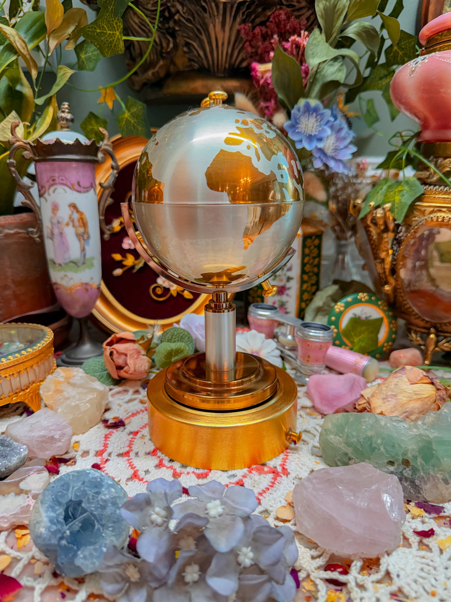 1950s musical cigarette pop up globe✨