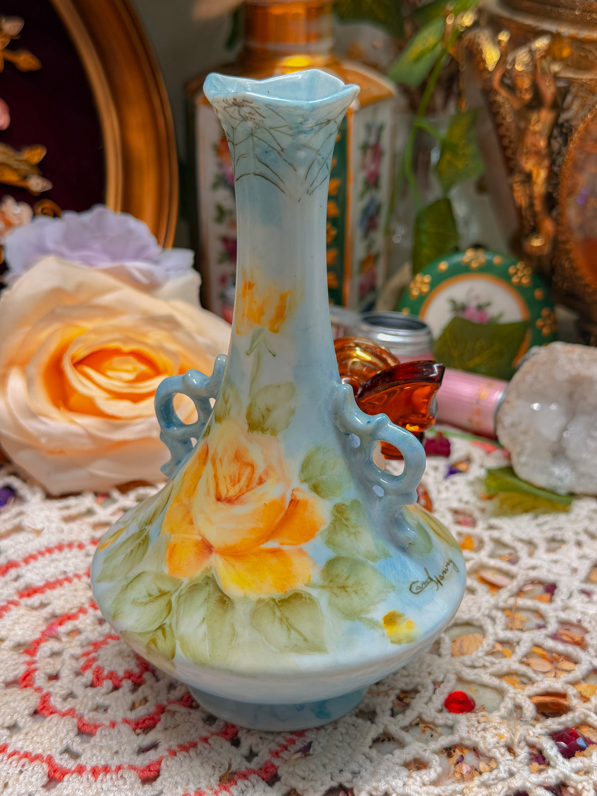 Independent artist signed floral bong✨