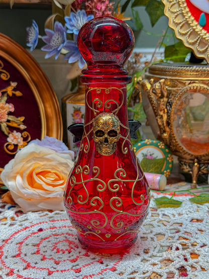 Red glass filigree and skull bong🕷️
