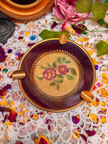 Brass/glass needlepoint ashtray✨