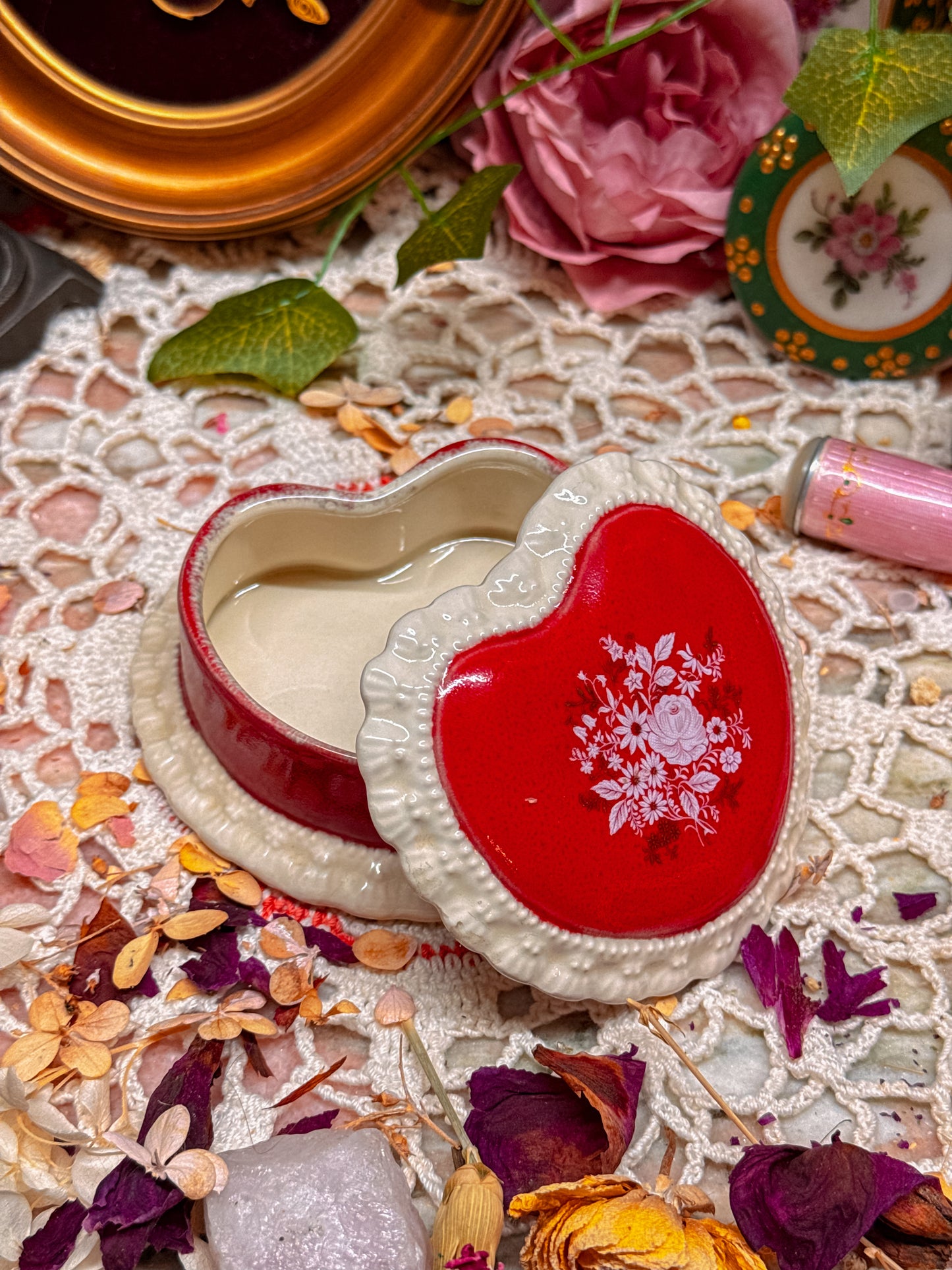 Red & Lace Heart Stash✨