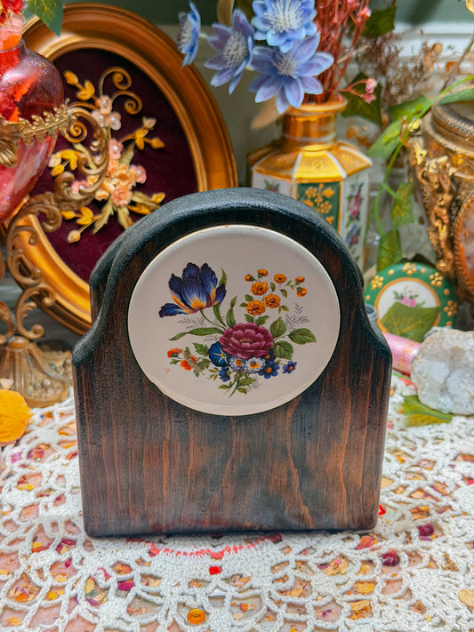 Vintage Napkin/mail holder✨