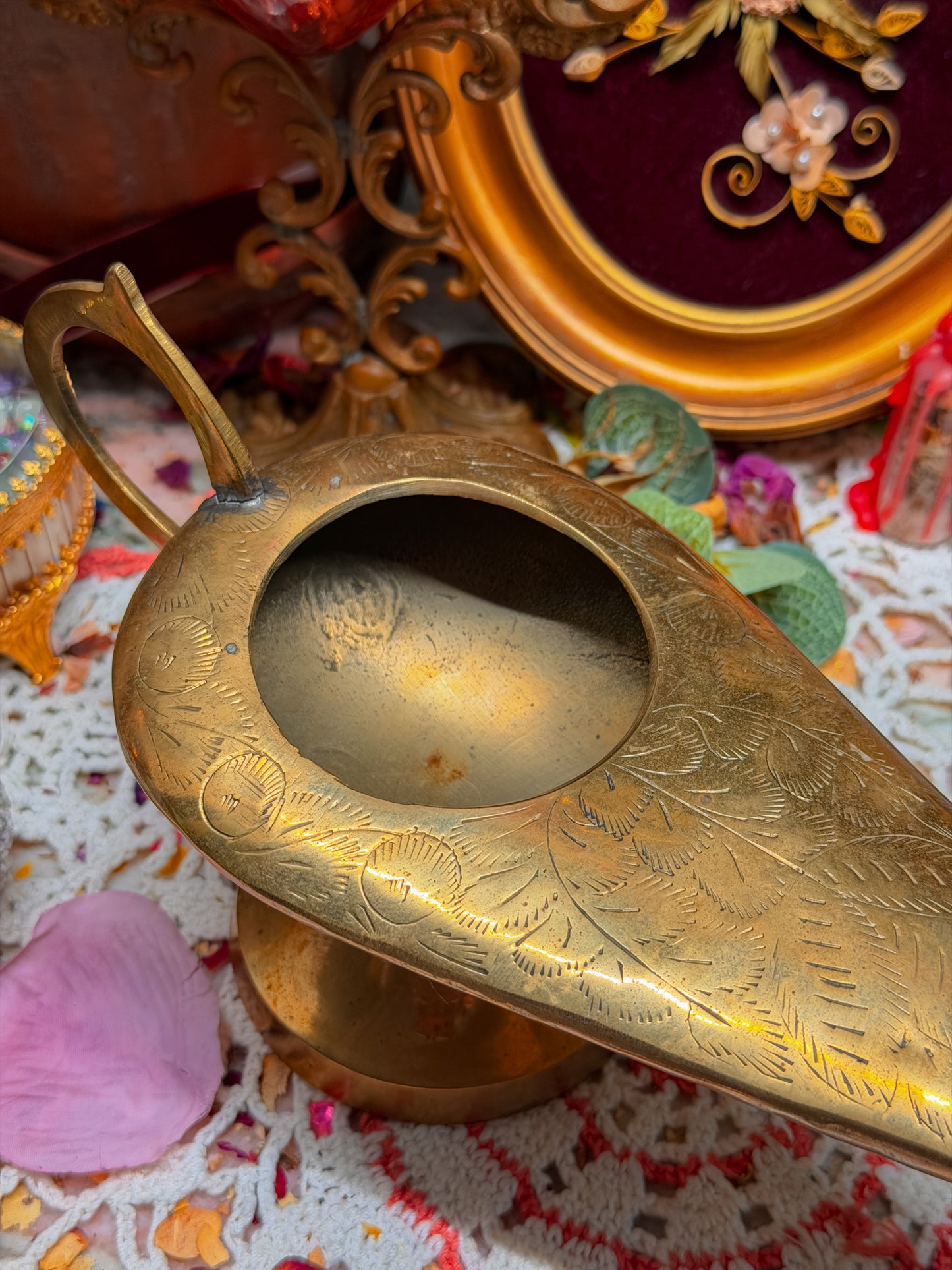 Solid brass genie ashtray✨