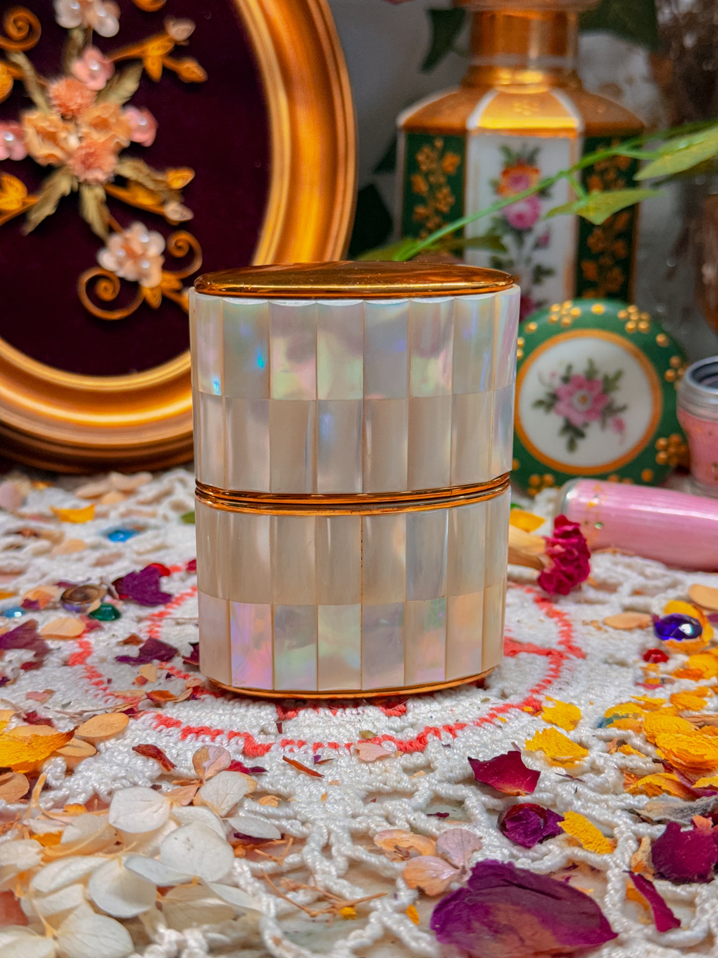 Brass and mother of pearl cigarette case/holder✨
