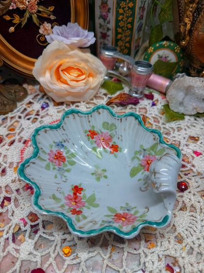 Scalloped floral ashtray✨