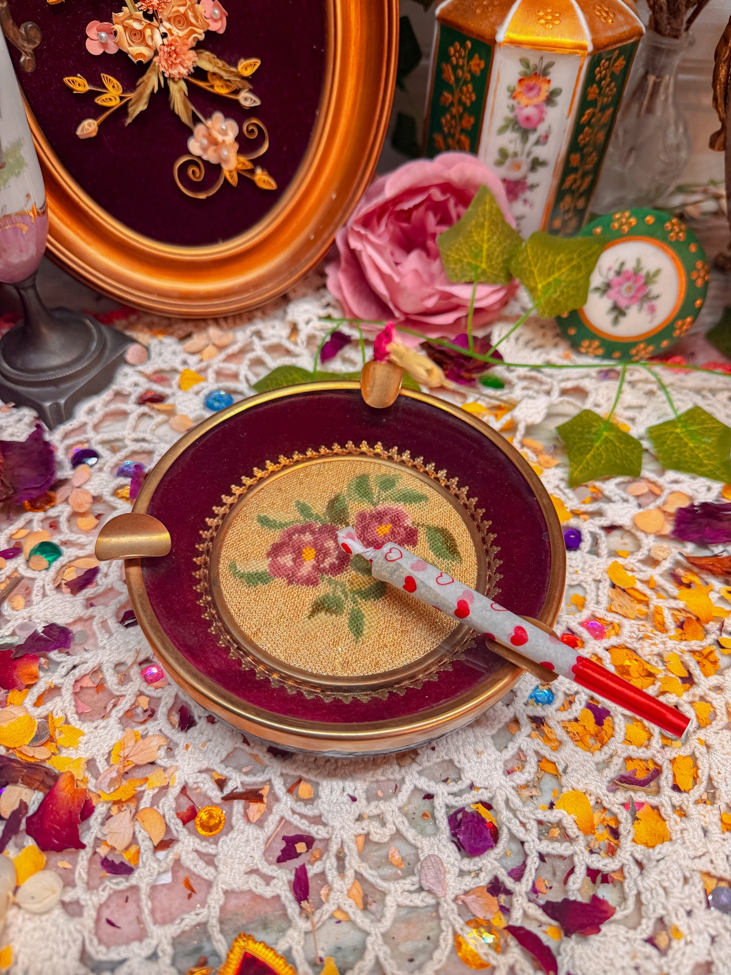 Brass/glass needlepoint ashtray✨