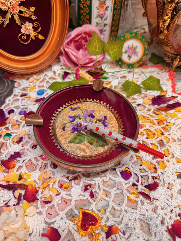 Brass/glass needlepoint ashtray✨