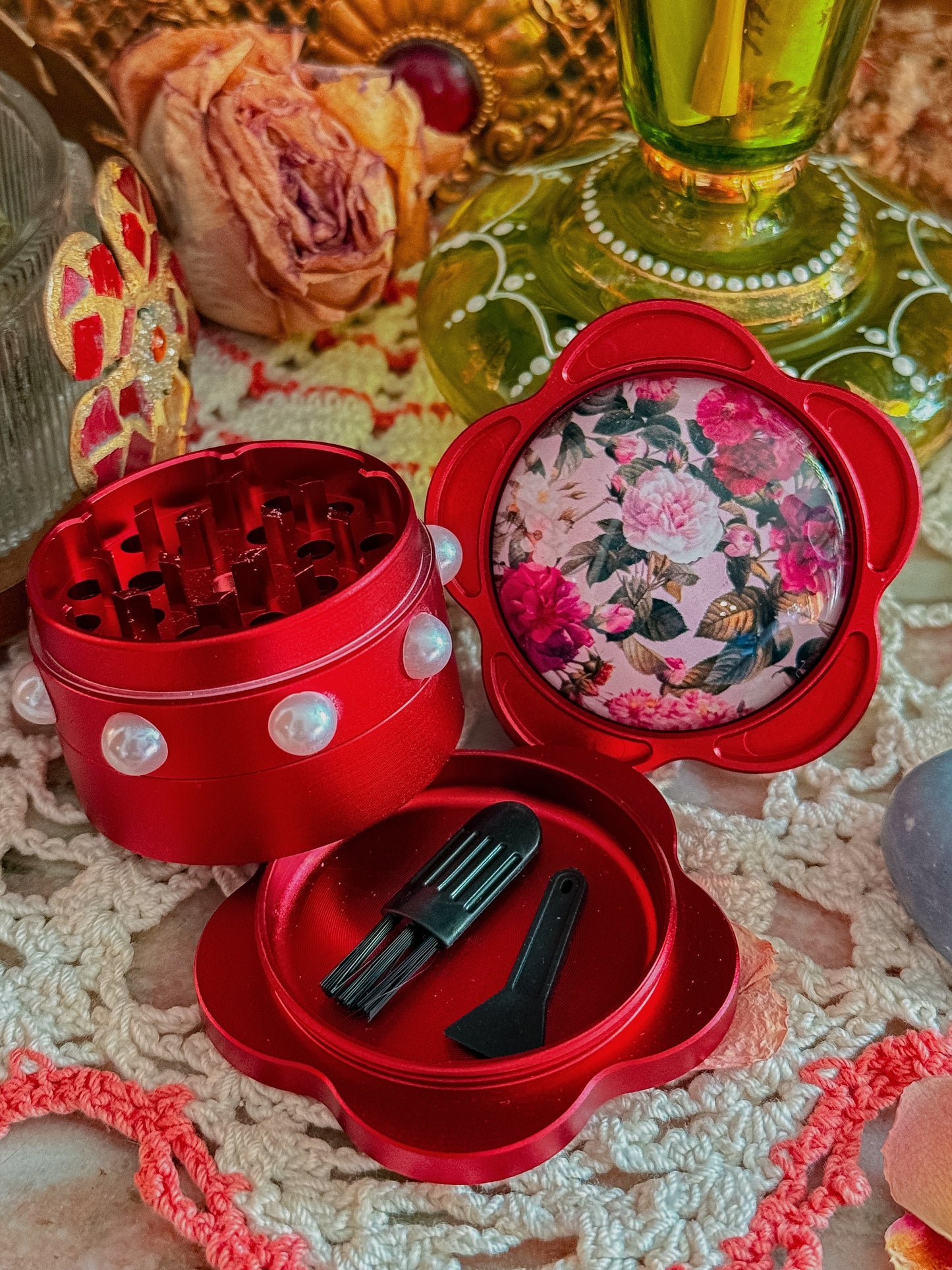 CA floral and pearls grinder✨