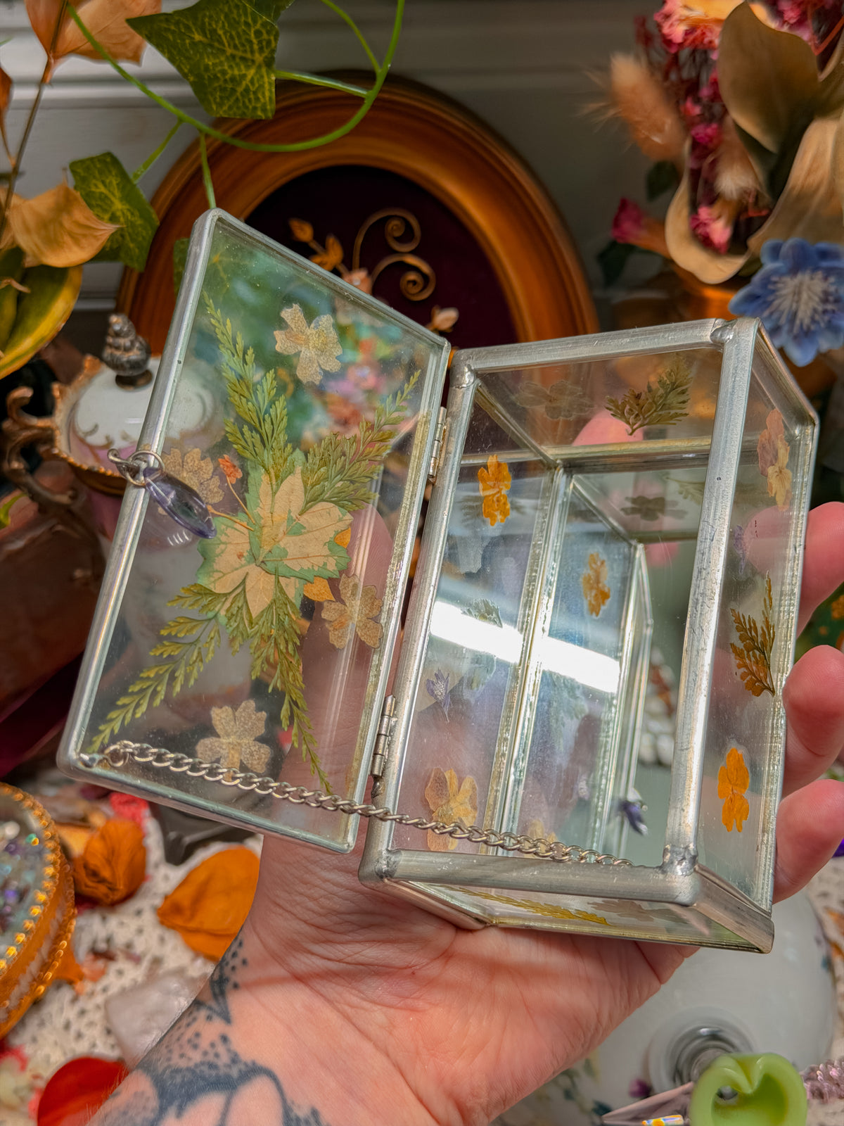 Pressed flower mirrored stash✨
