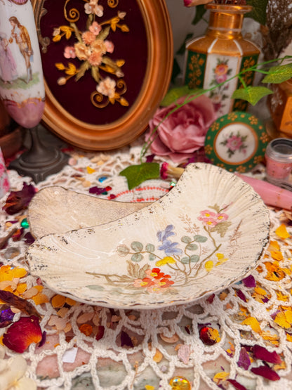 Stacking floral ashtrays✨