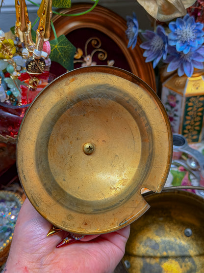 Brass cauldron with bat🕷️