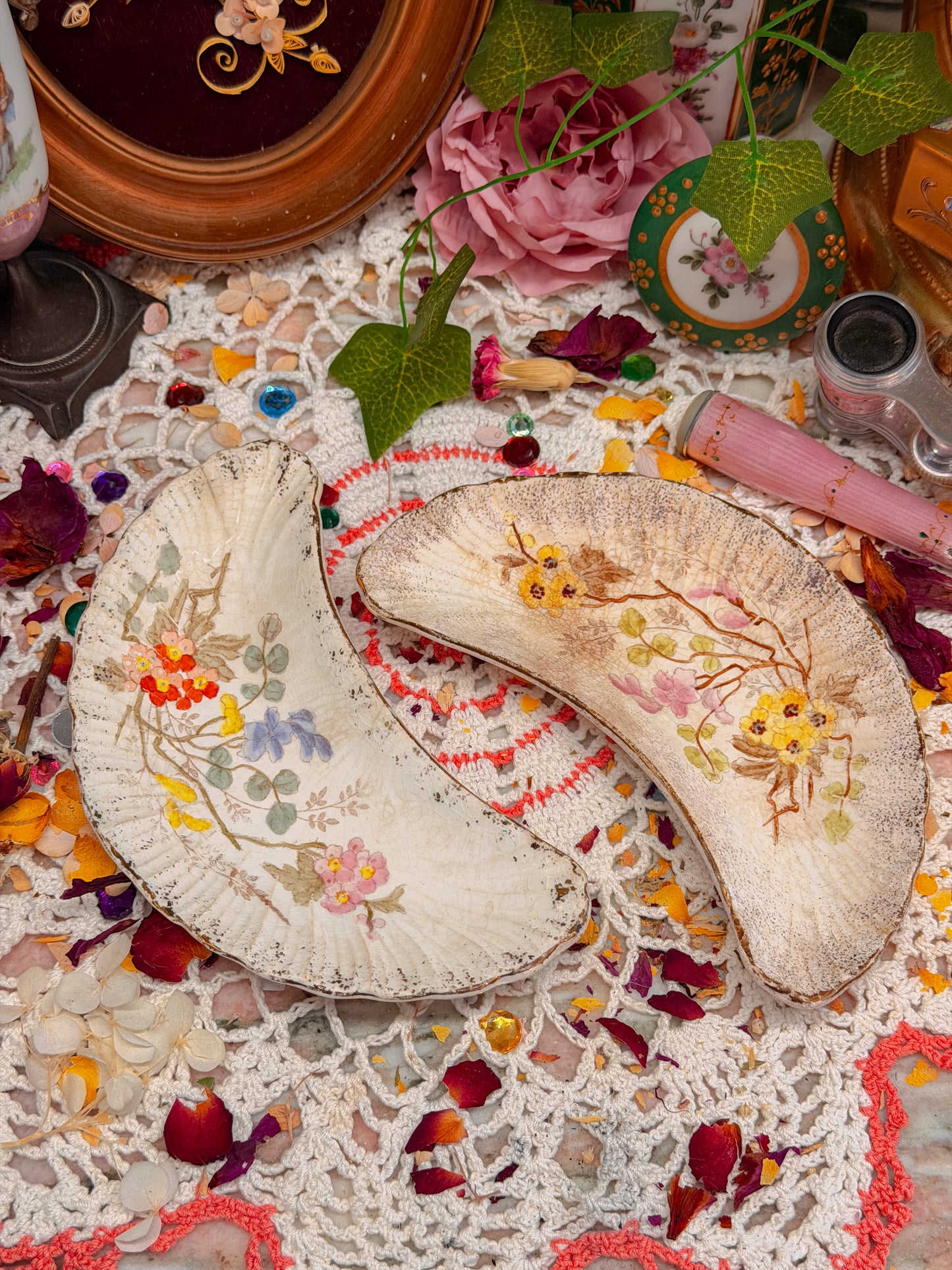 Stacking floral ashtrays✨