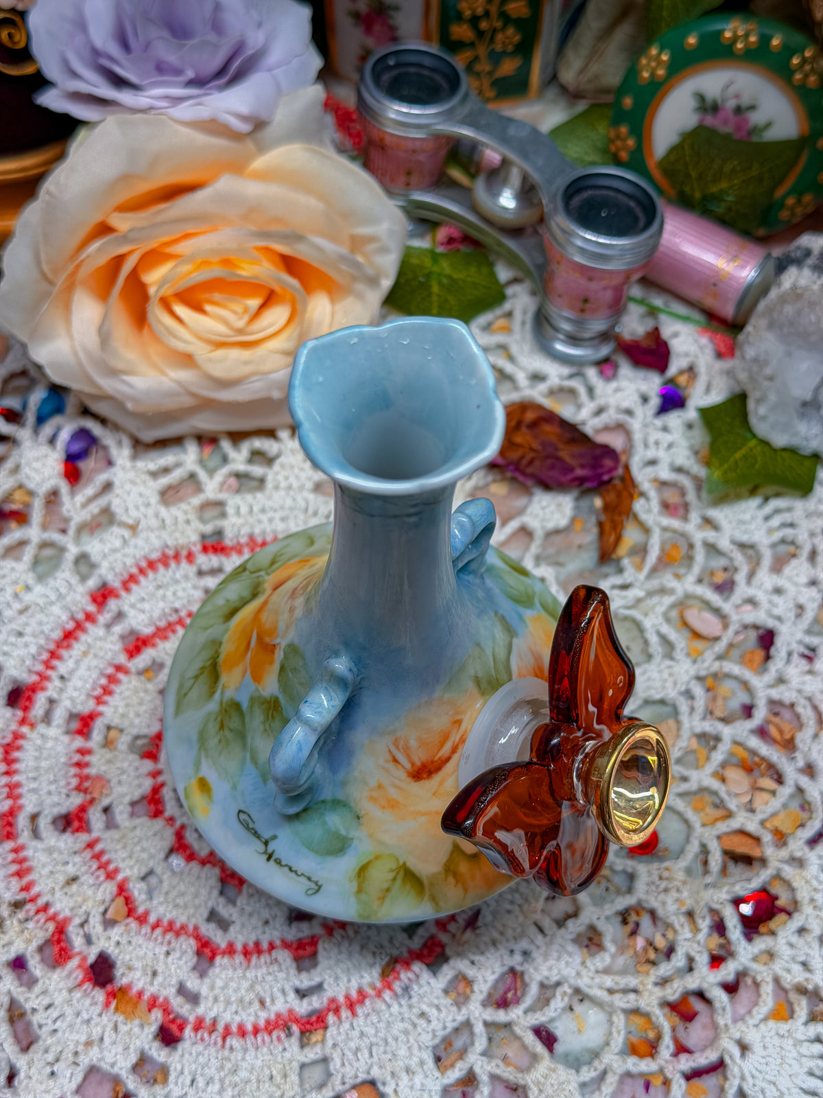 Independent artist signed floral bong✨