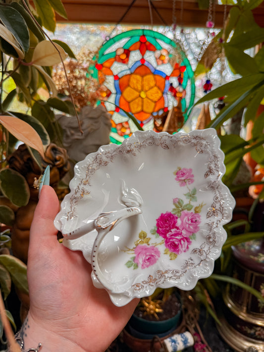 Victorian ashtray✨