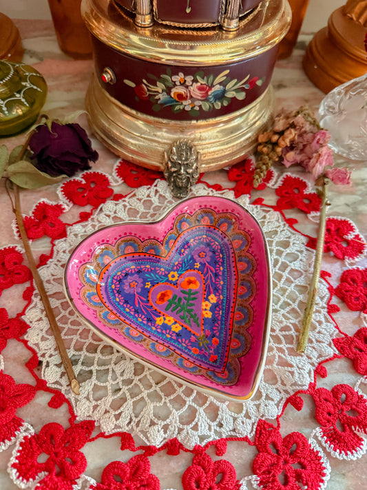 Hand painted heart ashtray✨