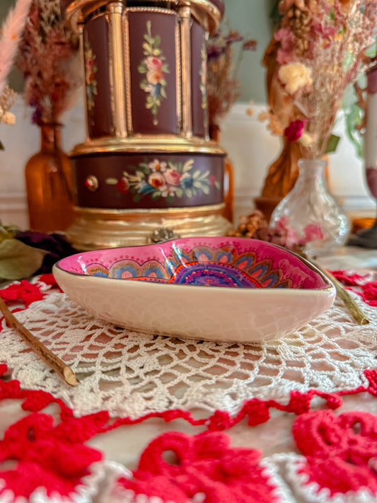 Hand painted heart ashtray✨
