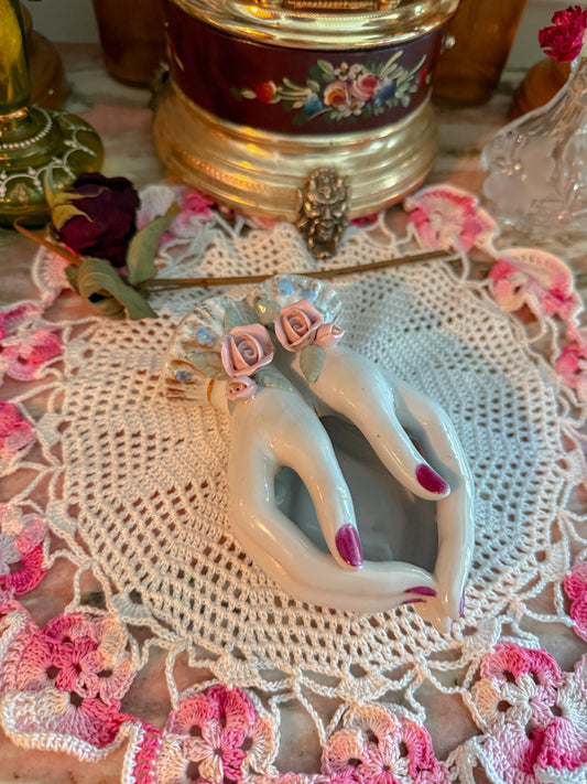 Lefton Hand ashtray✨