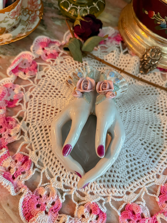 Lefton Hand ashtray✨