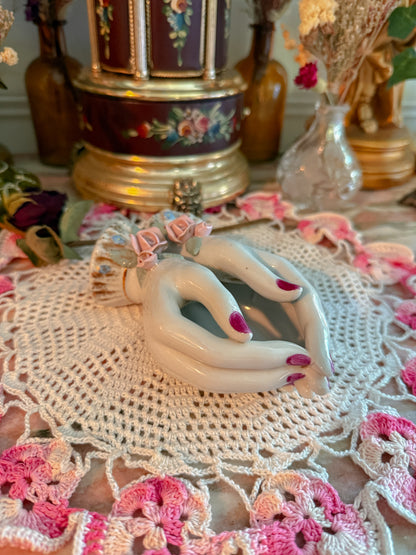 Lefton Hand ashtray✨