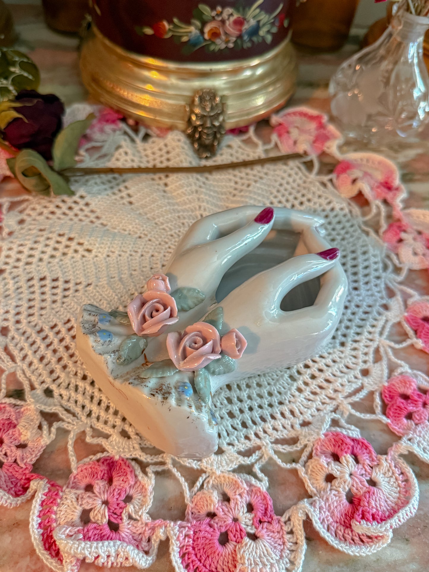 Lefton Hand ashtray✨