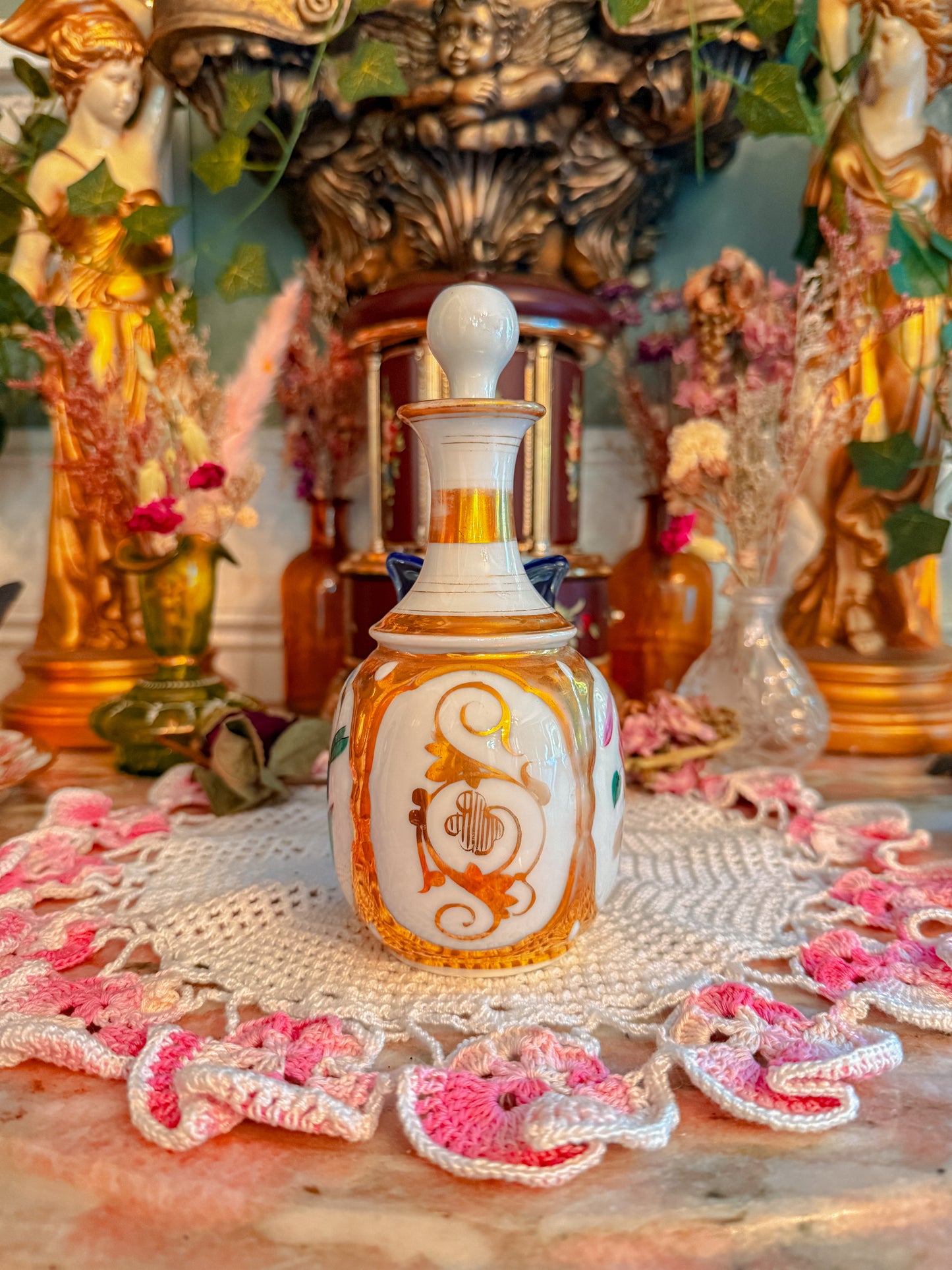 Milk glass floral✨