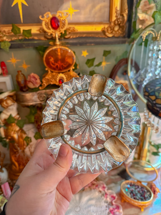 Crystal cut ashtray✨