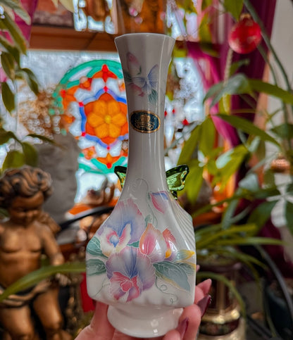 Aynsley orchids and butterfly✨